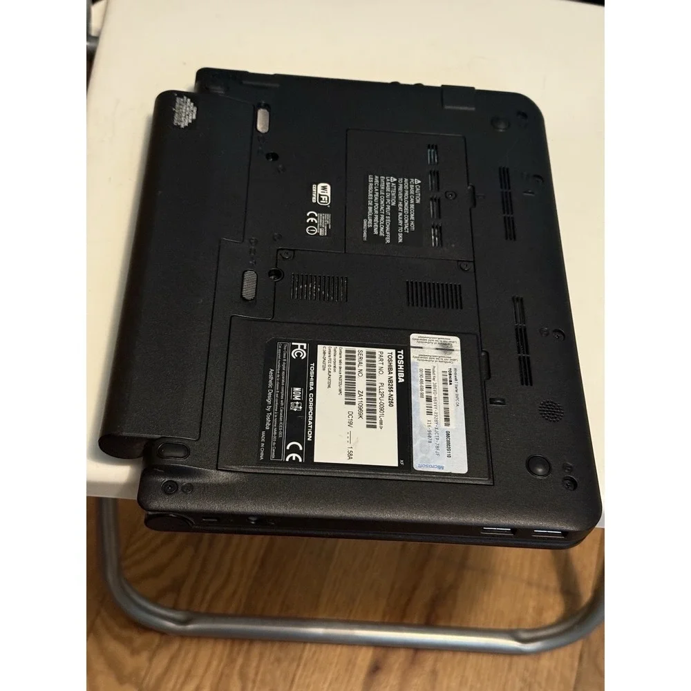 Toshiba Mini NB255-N250 10.1in. (250GB, Intel‎ Atom, 1.66GHz, 1GB) Netbook